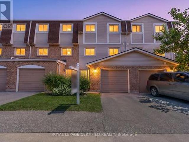 43 11 Harrisford Street, Hamilton, ON, L8K 6L7 townhouse for sale | Listing ID X13565 | Royal LePage