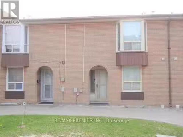 43 246 John Garland Boulevard, Toronto, ON, M9V 1N8 townho.