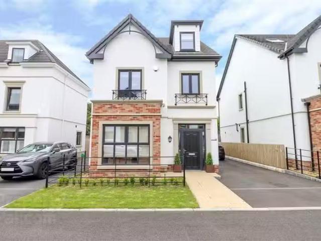 43 Castlehill Wood