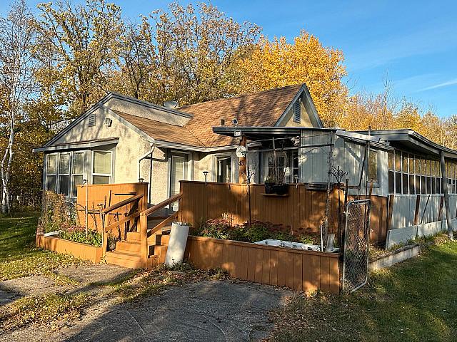 43 Donald St, Grand Marais Yr 3 Br 1140 Sf + 2br Guest Cottage