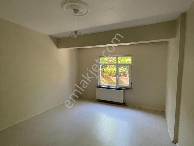 43 şeker Gayrimenkul Bayraktepe Mah. 4+1 140m2 Kiralık Daire