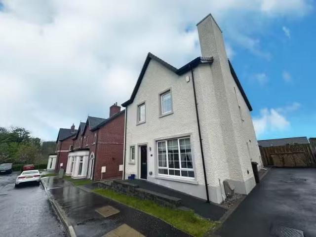 43 Fairfields Manor