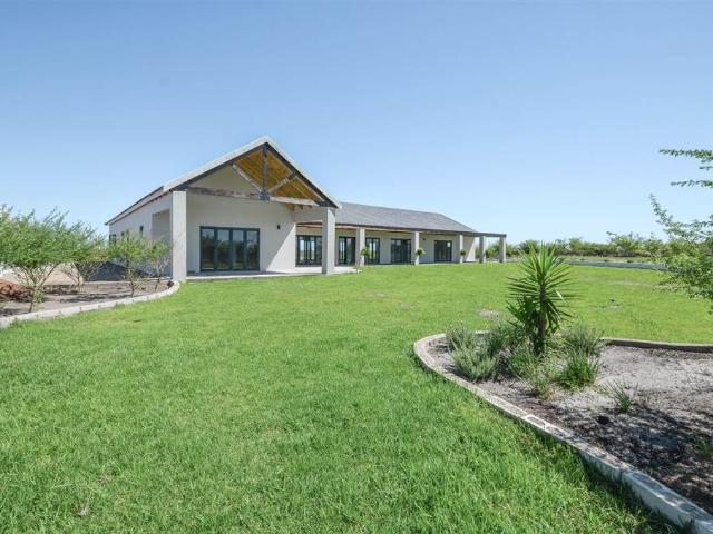 43 ha Farm with House in Hopefield