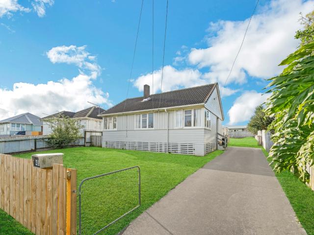 43 Hamill Road, in the city: Auckland City, area: Otara, price: latitude: 36.9570, longitude: 174.8856