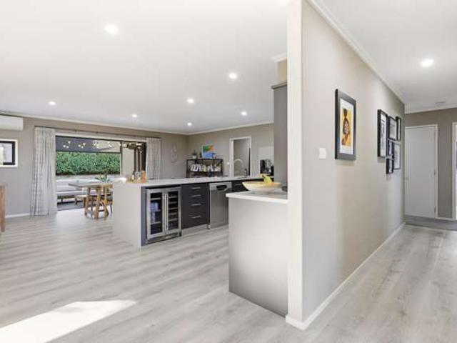 43 Inverness Drive, Pyes Pa, Tauranga