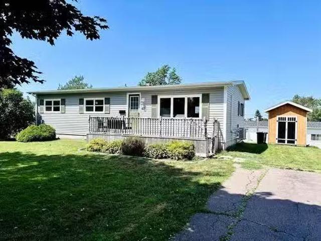 43 Lakeview Drive, Cornwall, PE, C0A 1H5 house for sale Lis.