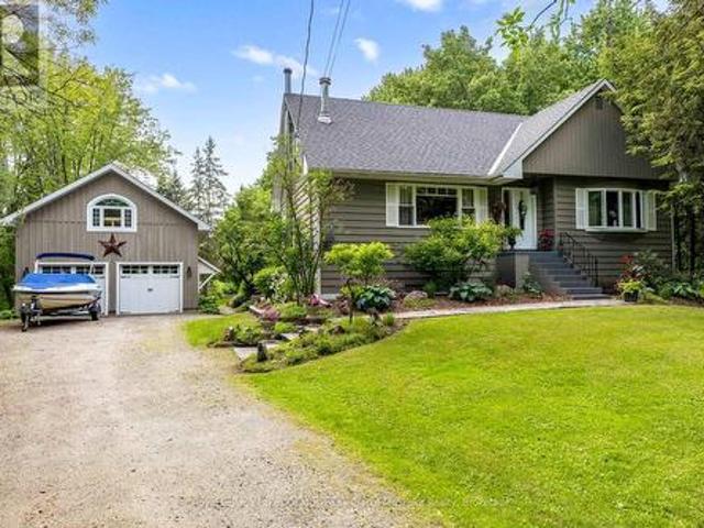 43 Maple St, Seguin, ON, P0C 1J0 Luxury House for sale | Listing ID X12012 | Royal LePage Carriage Trade Luxury Properties