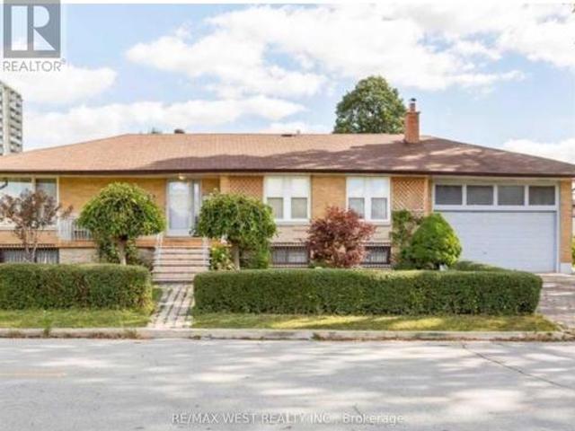 43 Playfair Avenue, Toronto, ON, M6B 2P7 house for lease | Listing ID W13581 | Royal LePage