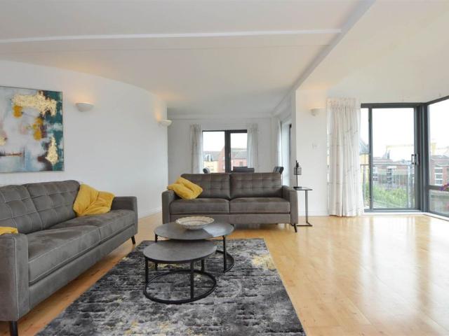 43 St George's Harbour, Belfast, BT1 3SG