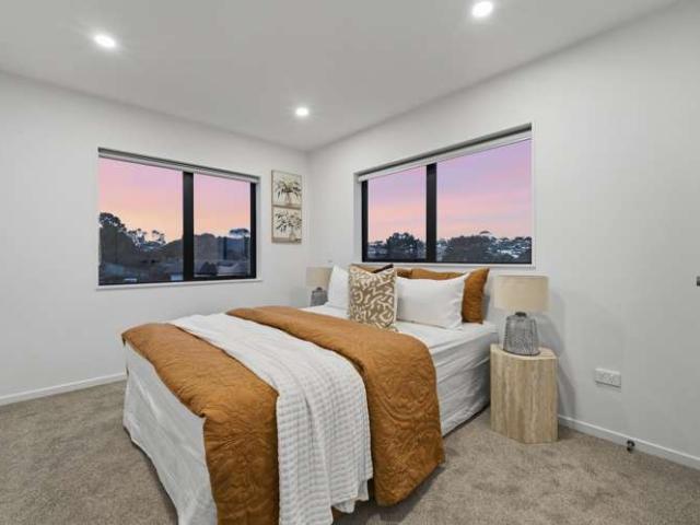 43E Juniper Road, Sunnynook, North Shore City