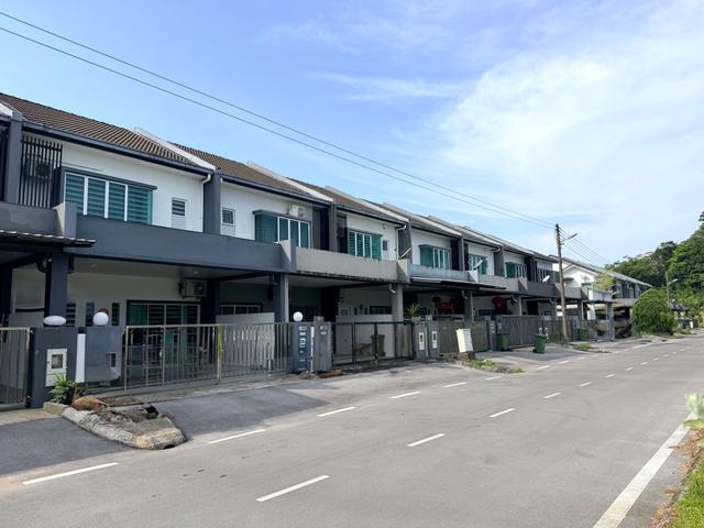 43PTS Double Storey MIDWAY CRESCENT