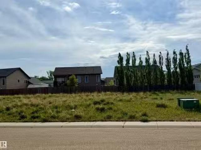 4009 42 Street Close, Ponoka, AB, T4J 0A4 vacant land for sa.