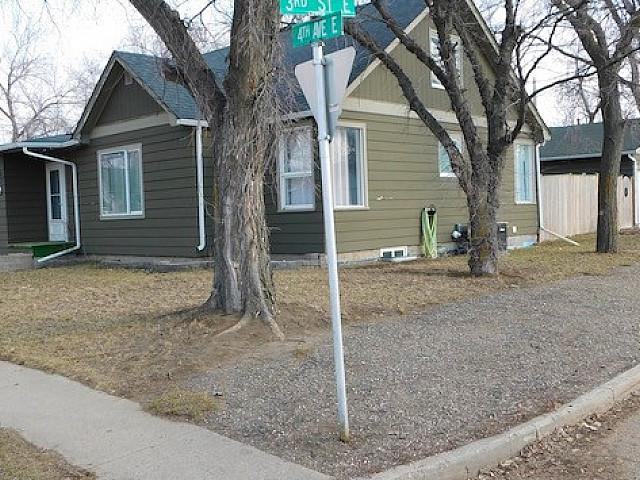 400 4th Ave E