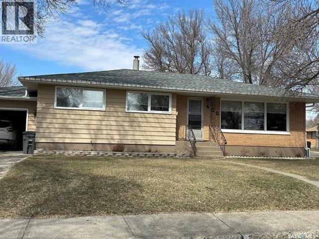 400 Gallaway Street, Estevan, SK, S4A 0A9 house for sale | Listing ID SK031694 | Royal LePage