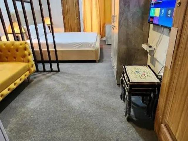 400 Ft² Flat for Rent