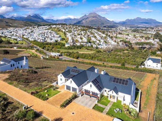 400 m² Land available in Weltevreden Hills Estate