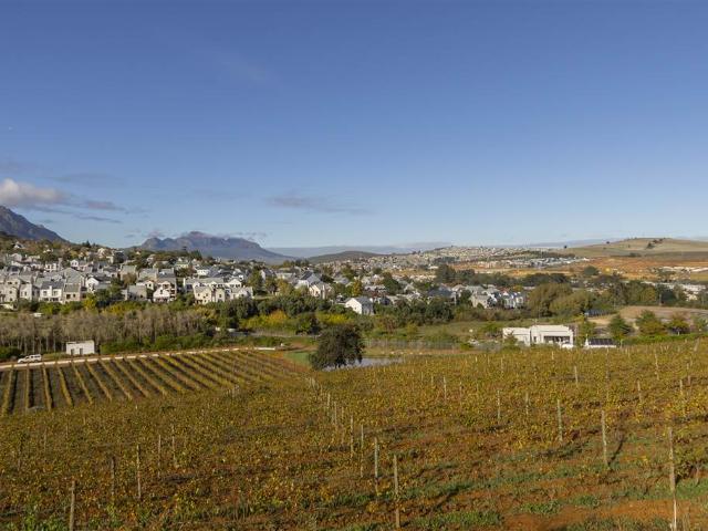 400 m² Land available in Weltevreden Hills Estate