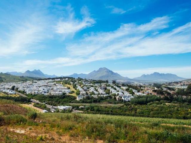 400 m² Land available in Weltevreden Hills Estate