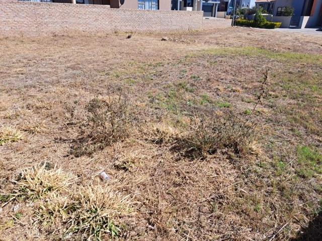 400 m² Land available in Woodhill Estate