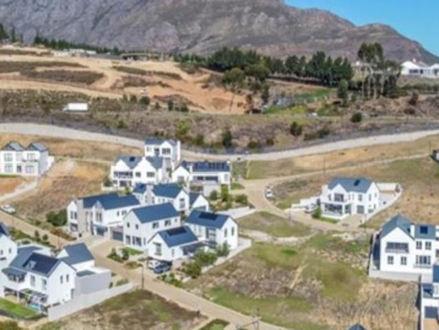 400 m² Land available in Cloetesville
