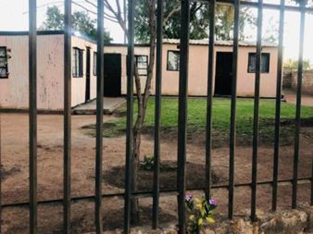 400 m² Land available in Lethlabile