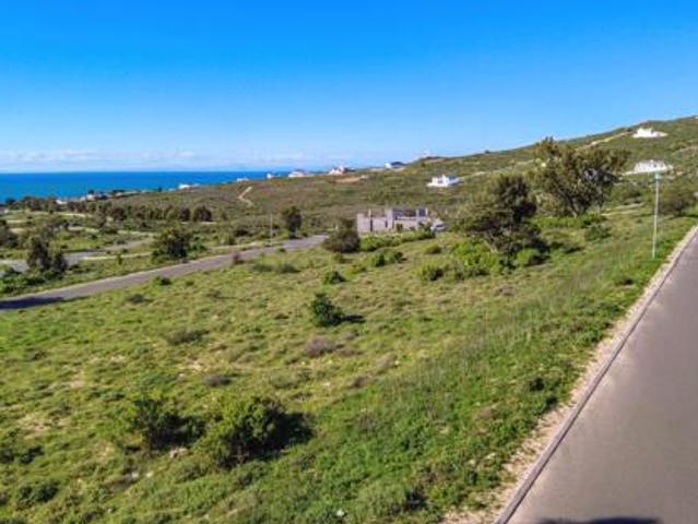 400 m² Land available in St Helena Views