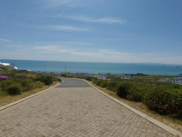 400 m² Land available in St Helena Views
