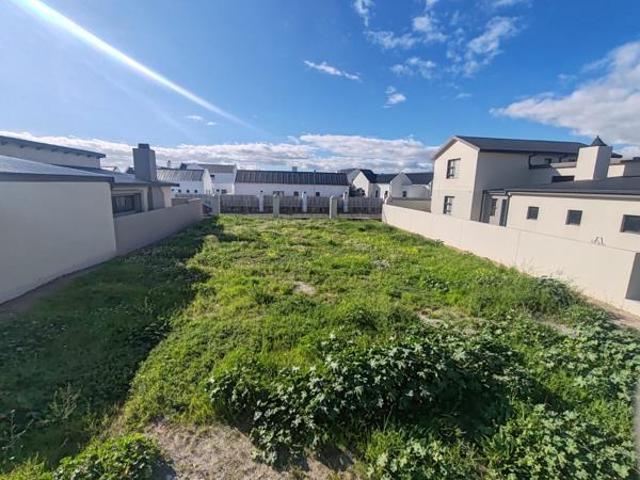 400 m² Land available in Sunset Estate