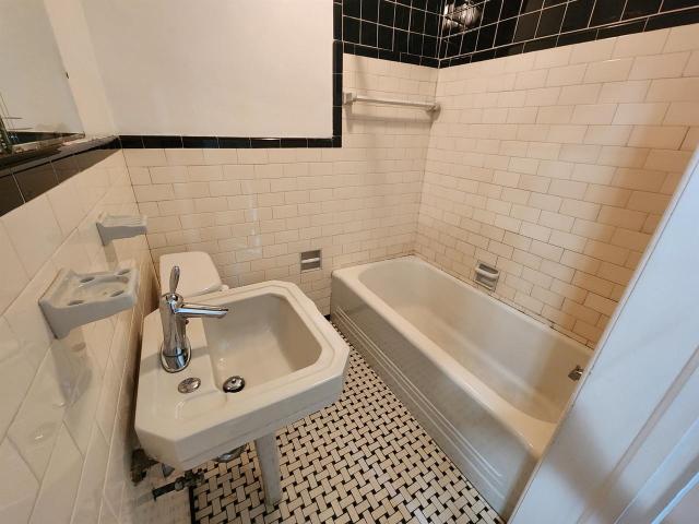 400 Second Avenue 1 Bedroom Apartment for Rent at 400 Second Ave, Ottawa, ON K1S 2J4 The Glebe