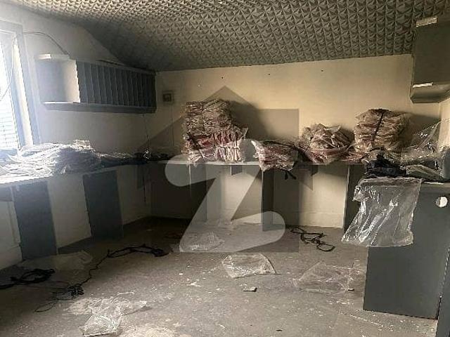 400 Square Feet Spacious Office Is Available In Gulshan e Iqbal Block 5 For rent