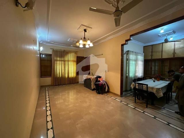 400 Square Yard Bungalow Available For Sale In Gulistan E Jauhar