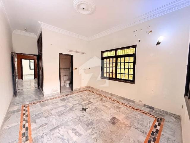 400 Square Yard Bungalow Available For Sale in Gulistan e Jauhar