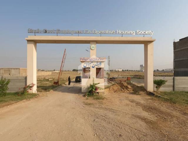 400 Square Yard Plot Available For Sale