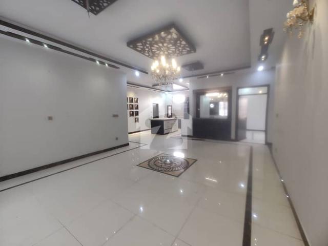 400 Square Yards New Like Independent Bunglow For Rent In Block 15 Prime Location