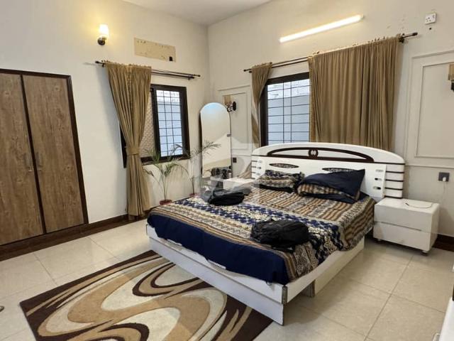 400 square yards double storey house each floor 4 bed d/ west open available for sale