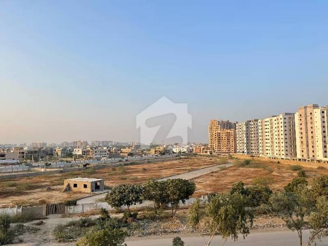 400 square yards plot available for sale