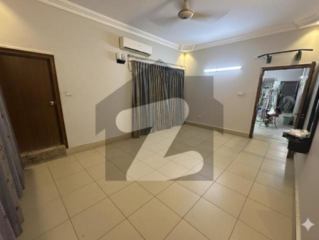 400 square yd Ground+1 house for sale. North Nazimabad Block H