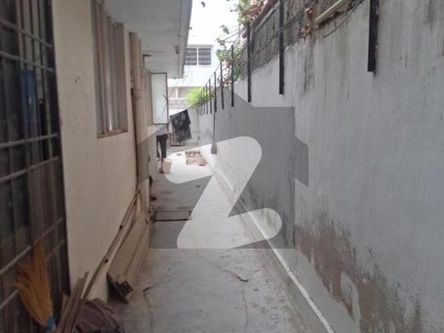 400 sqyards | single story | 3bed dd planning | sweet water | no load shedding | parking | old construction | best for residential | north nazimabad block j demand 8.10 North Nazimabad Block J
