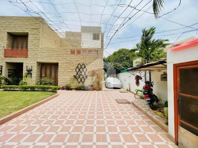 400 Sqyd Ground + 1 House for Rent 4 Bed DD Each Floor | Ideal for Silent Commercial | Gulshan Block 3