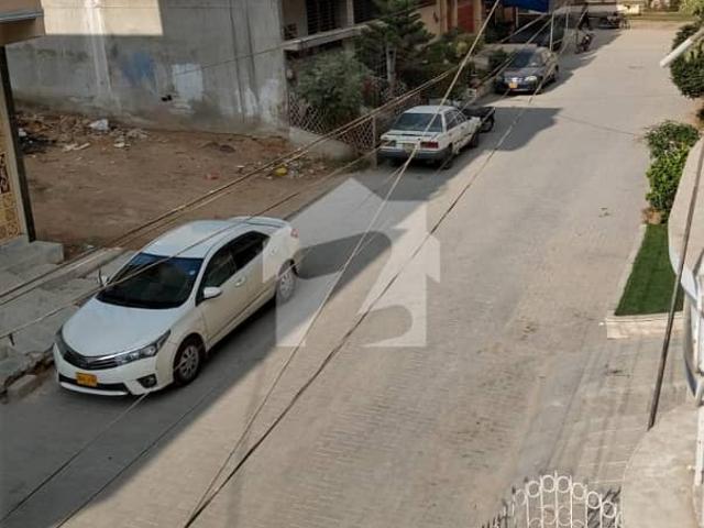 400 sq. yards 4 Bed DD Portion for Rent in PIA Society