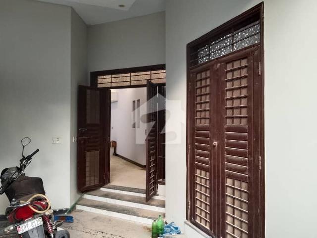 400 sq yards ground floor available for commercial rent at block 7 gulistan e jauhar