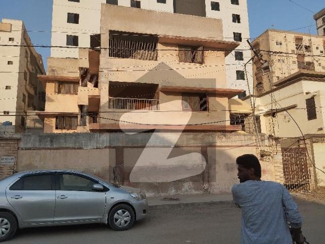 400 Sq Yards West Open Old Construction House Best For Builder PECHS Block 2