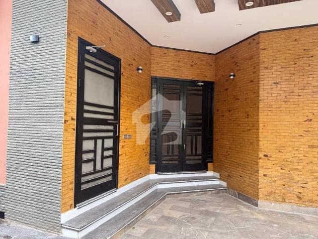 400 Sq Yds G+1.5 Leased Fully Furnished 9 Bed House For Sale In Capital Society Scheme 33
