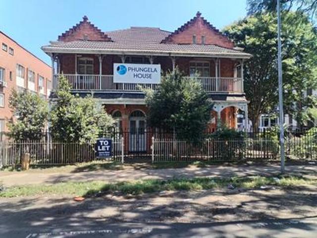 400 sqm office on the market in piet.