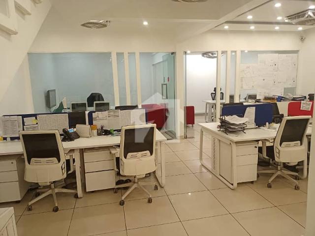 400 Yard 3 Side Corner Complete Frist Floor Available For Silent Commercial Purpose