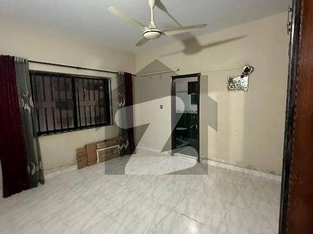 400 Yards Bungalow Portion First Floor 4 Bed DD Available For Rent Nearest Gole Masjid