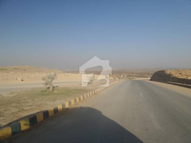 400 yards plot is available for sale