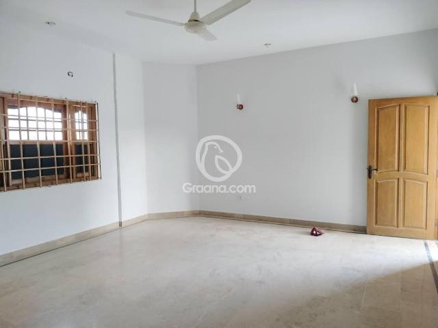 400 Yd² House for Rent
