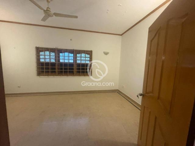 400 Yd² House for Rent
