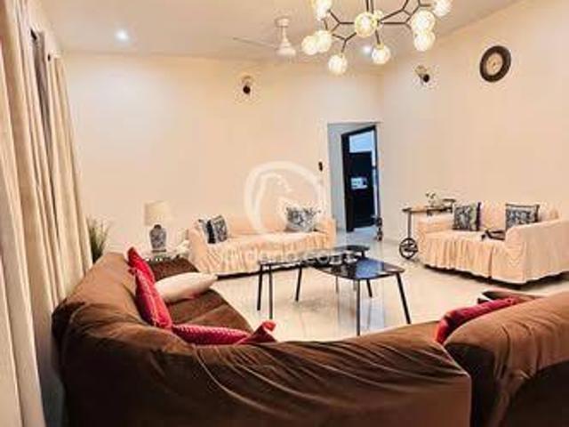 400 Yd² House for Sale